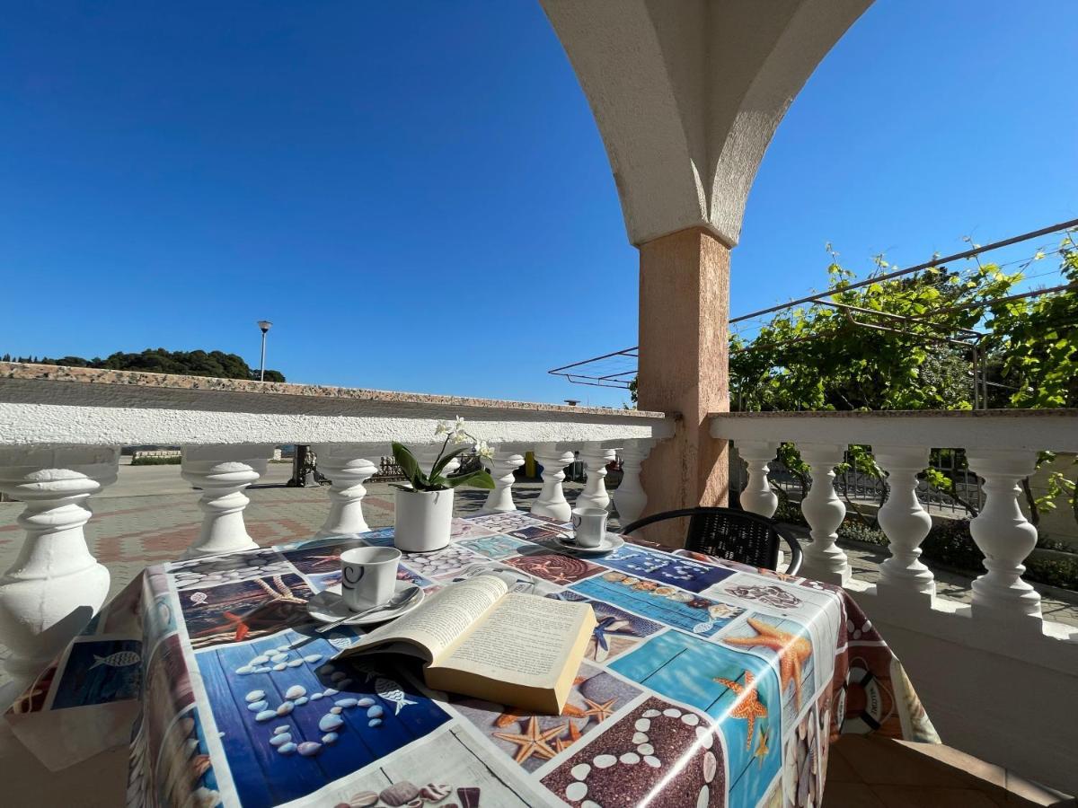 Apartmani Ruzarija Rab Town Eksteriør billede