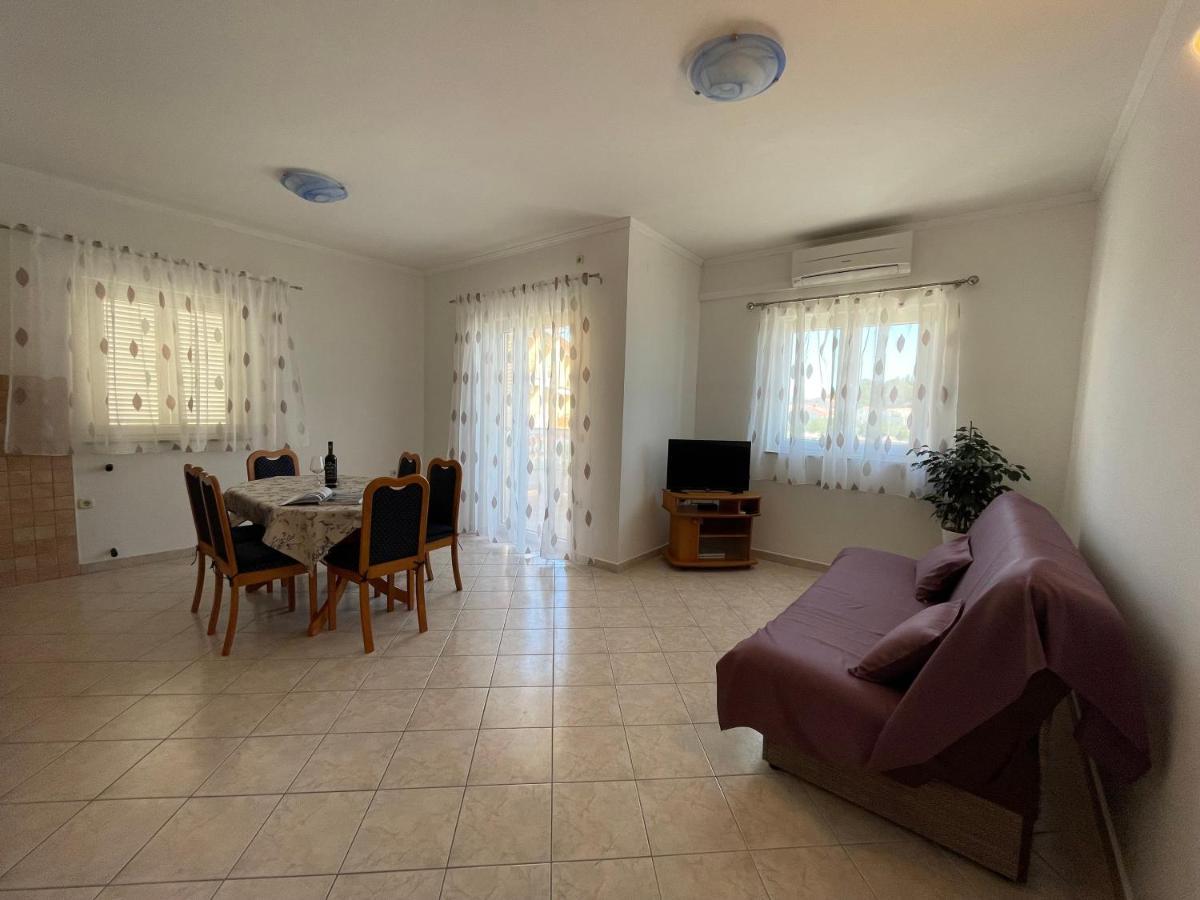 Apartmani Ruzarija Rab Town Eksteriør billede