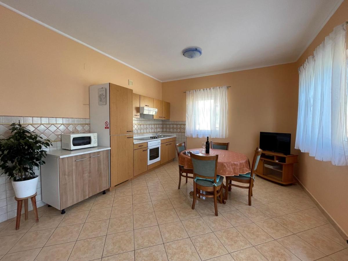 Apartmani Ruzarija Rab Town Eksteriør billede